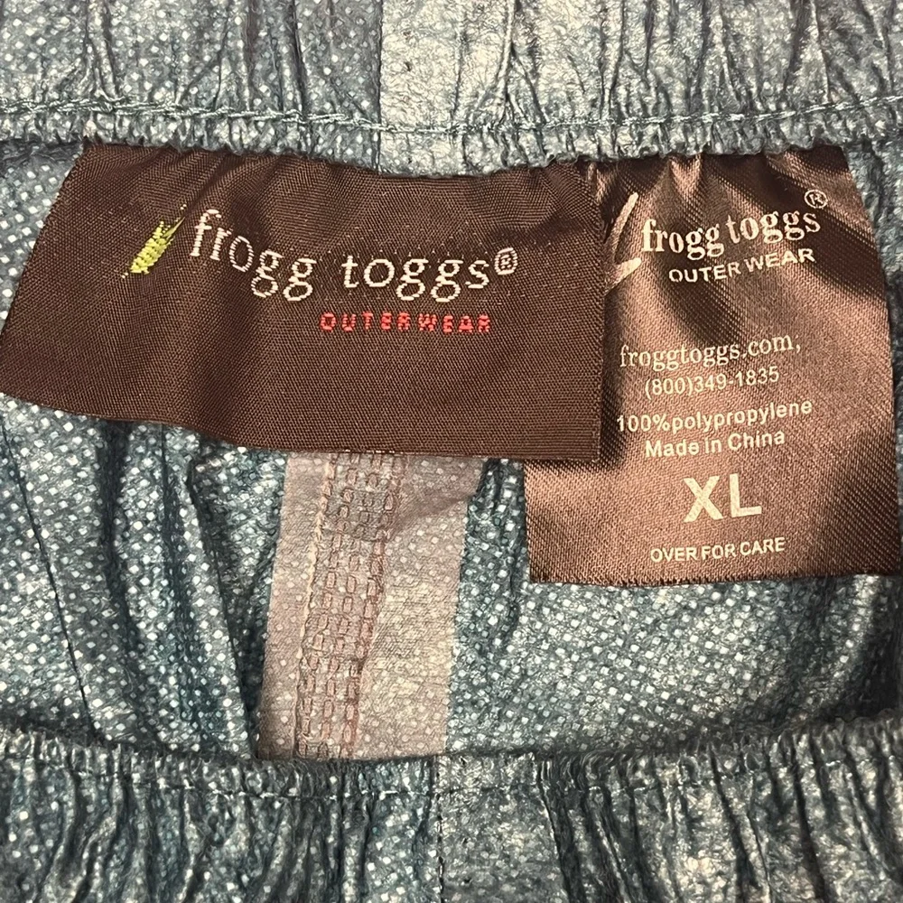 ** LIKE NEW** Frogg Toggs Stylish Teal Joggers for Men